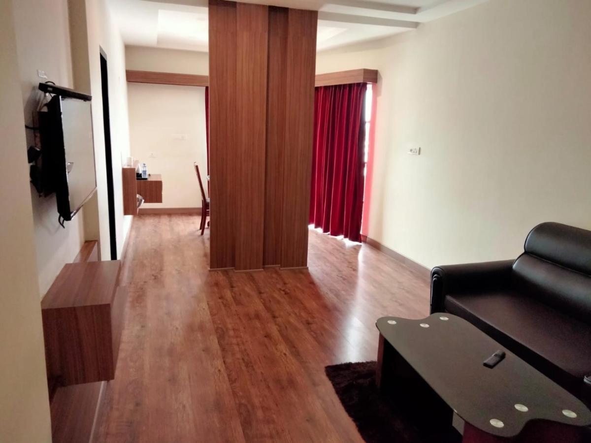 Hotel Parsons Court ディンディーグル エクステリア 写真