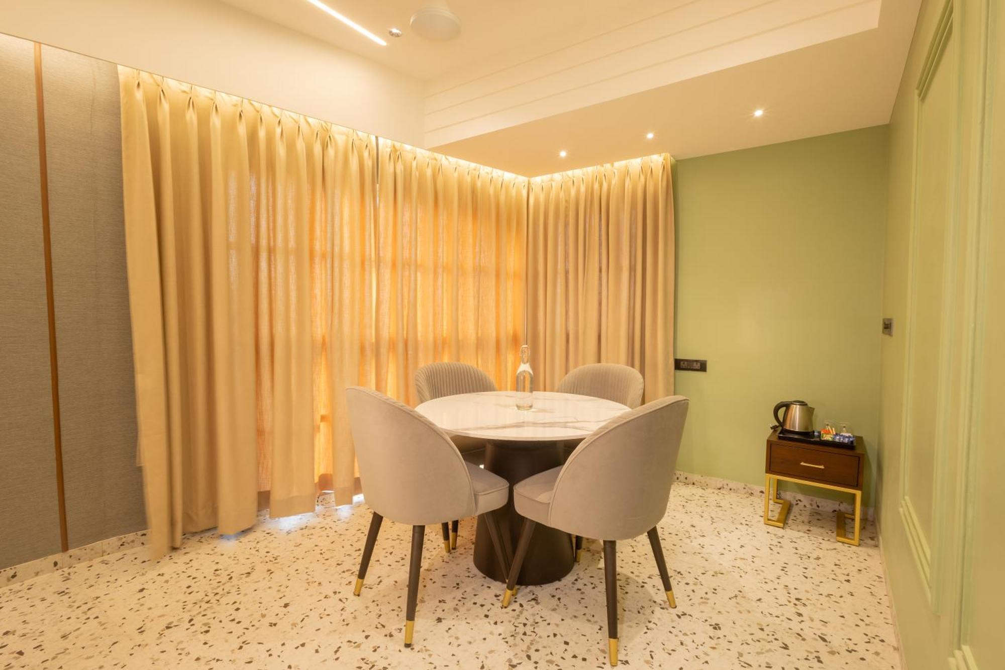 Hotel Parsons Court ディンディーグル エクステリア 写真