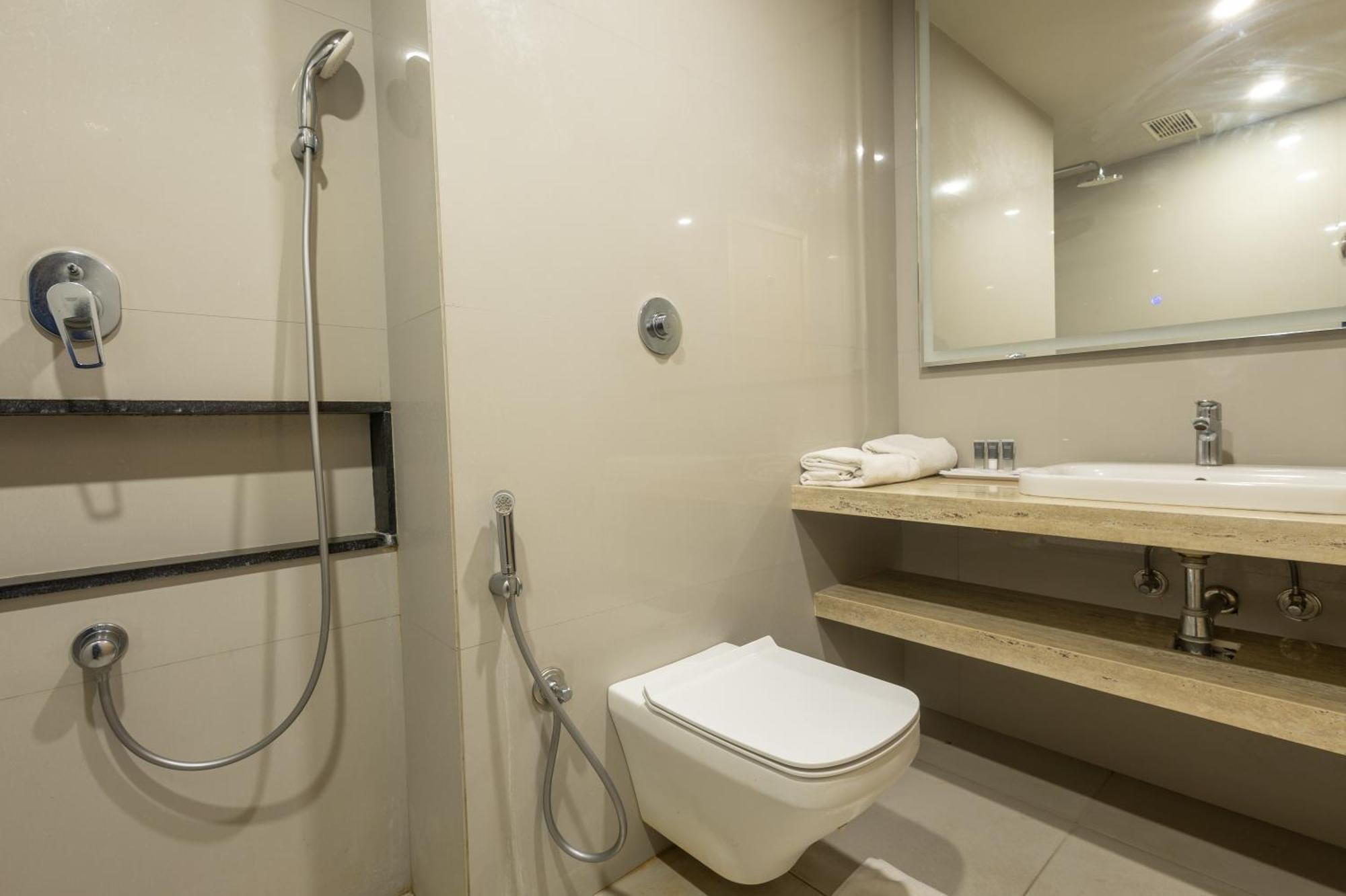 Hotel Parsons Court ディンディーグル エクステリア 写真